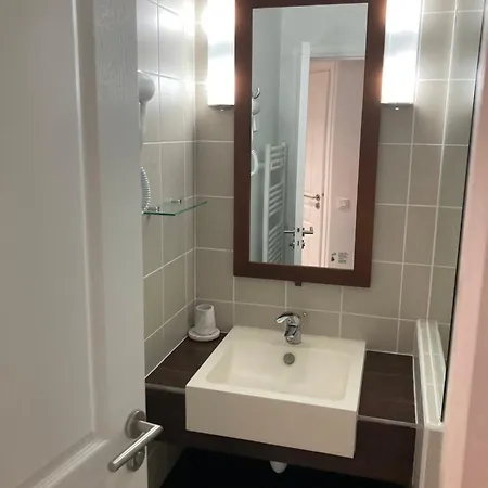 Apartament 4 Pers Av Balcon-parking Gratuit-piscine Int Chauffee Court Tennis-menage Compris Le Touquet