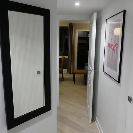 Appartamento 4 Pers Av Balcon-parking Gratuit-piscine Int Chauffée-serviettes Et Linge De Lit Compris