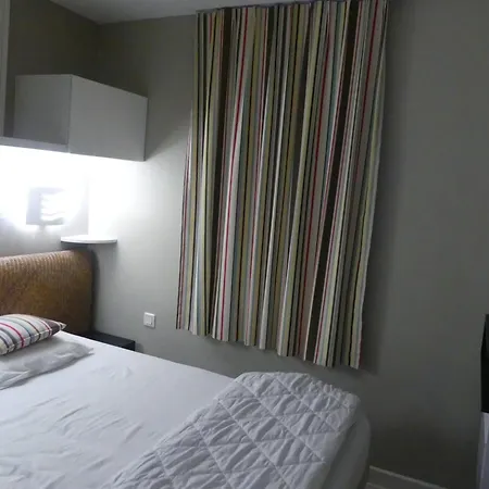 Appartamento 4 Pers Av Balcon-parking Gratuit-piscine Int Chauffée-serviettes Et Linge De Lit Compris *