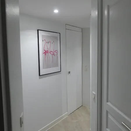 Appartamento 4 Pers Av Balcon-parking Gratuit-piscine Int Chauffée-serviettes Et Linge De Lit Compris *