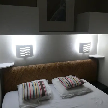 Apartament 4 Pers Av Balcon-parking Gratuit-piscine Int Chauffee Court Tennis-menage Compris *