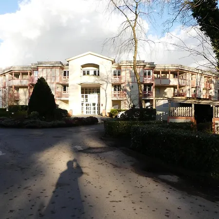 4 Pers Av Balcon-parking Gratuit-piscine Int Chauffee Court Tennis-menage Compris Apartament *