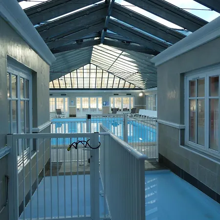 Appartamento 4 Pers Av Balcon-parking Gratuit-piscine Int Chauffée-serviettes Et Linge De Lit Compris