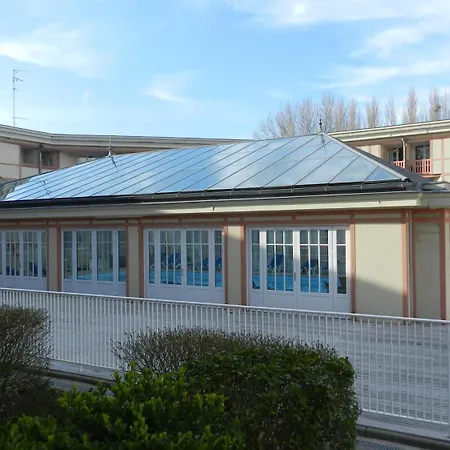 4 Pers Av Balcon-parking Gratuit-piscine Int Chauffee Court Tennis-menage Compris * Le Touquet