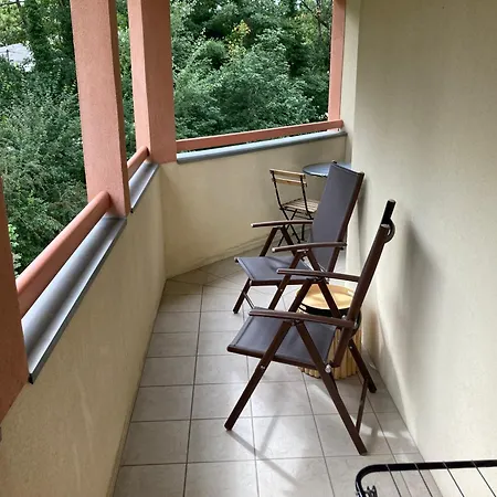 Appartamento 4 Pers Av Balcon-parking Gratuit-piscine Int Chauffée-serviettes Et Linge De Lit Compris *