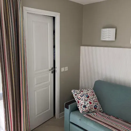 4 Pers Av Balcon-parking Gratuit-piscine Int Chauffee Court Tennis-menage Compris Le Touquet