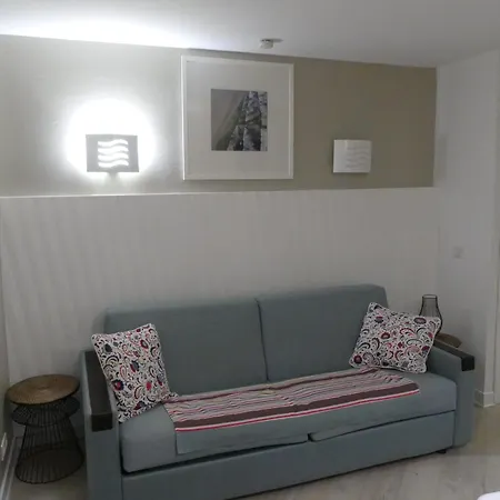 4 Pers Av Balcon-parking Gratuit-piscine Int Chauffee Court Tennis-menage Compris