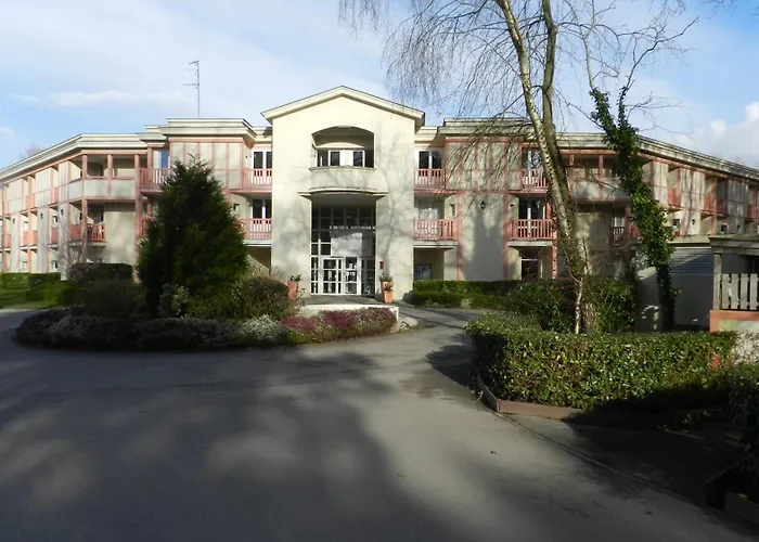 4 Pers Av Balcon-parking Gratuit-piscine Int Chauffee-serviettes Et Linge De Lit Compris Le Touquet