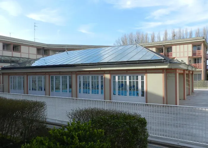 4 Pers Av Balcon-parking Gratuit-piscine Int Chauffee-serviettes Et Linge De Lit Compris * Le Touquet